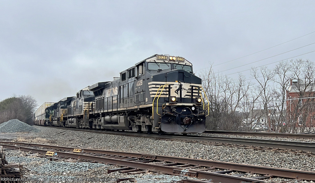 NS 4028 leads the stacks east.